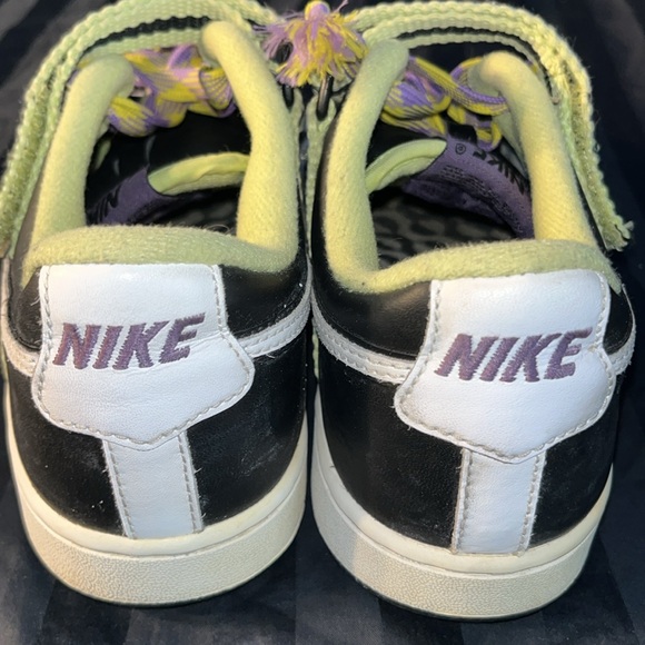 Women’s Size 8 NIKE VANDAL 2008 SHOES - Picture 4 of 9